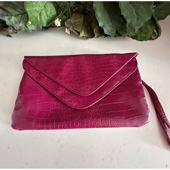 Forever 21 Faux Crocodile Envelope Clutch Wristlet - Magenta PU Exterior & Polye - Picture 1 of 11